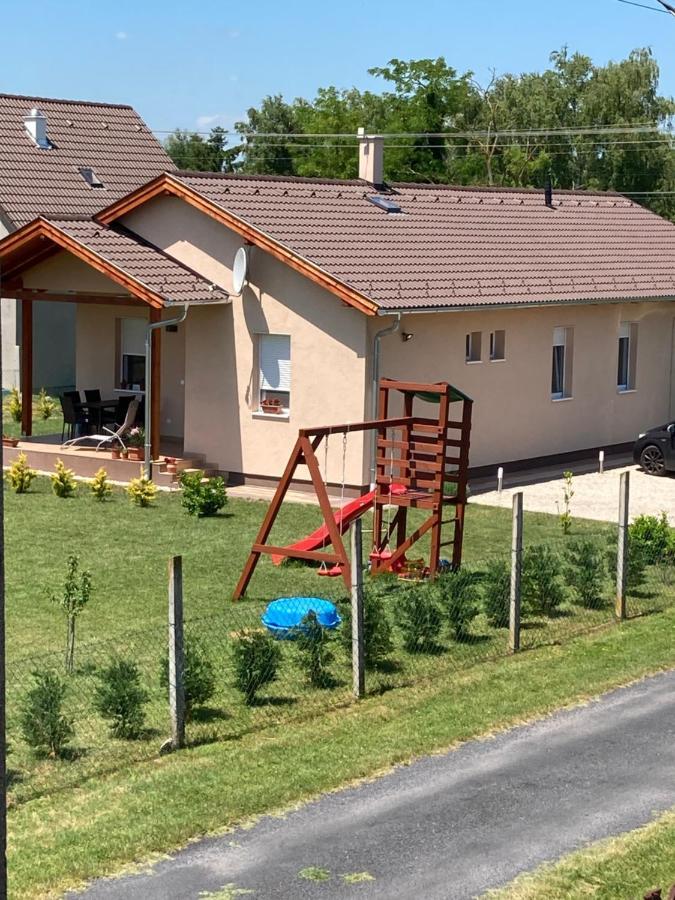 فيلا Balatonmáriafürdőفي Konrad Apartman المظهر الخارجي الصورة