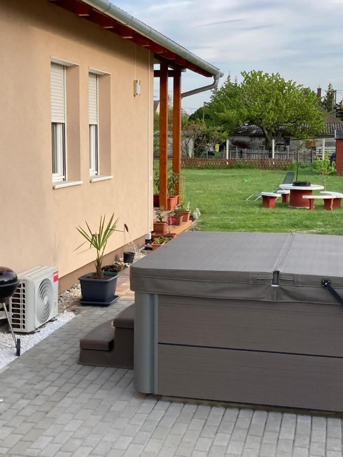 فيلا Balatonmáriafürdőفي Konrad Apartman المظهر الخارجي الصورة