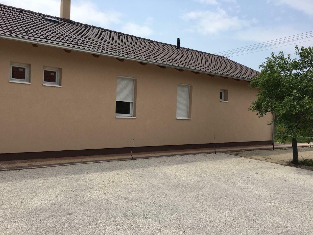 فيلا Balatonmáriafürdőفي Konrad Apartman المظهر الخارجي الصورة